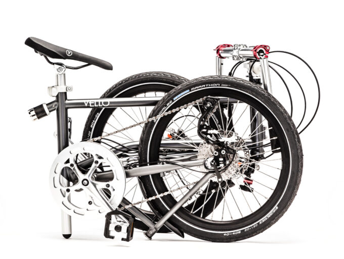 Falträder eignen sich wegen ihres kleinen Faltmaßes ideal fürs Pendeln oder auch für den Urlaub. Das Faltrad Rocky von Vello hat ein kleines Faltmaß und ist darüber hinaus noch besonders leicht.